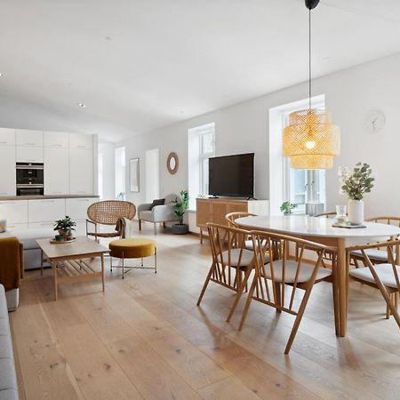 Central 3-Bedroom Apartment With Huge Terrace, Including Queen Size Beds Aalborg Exterior foto